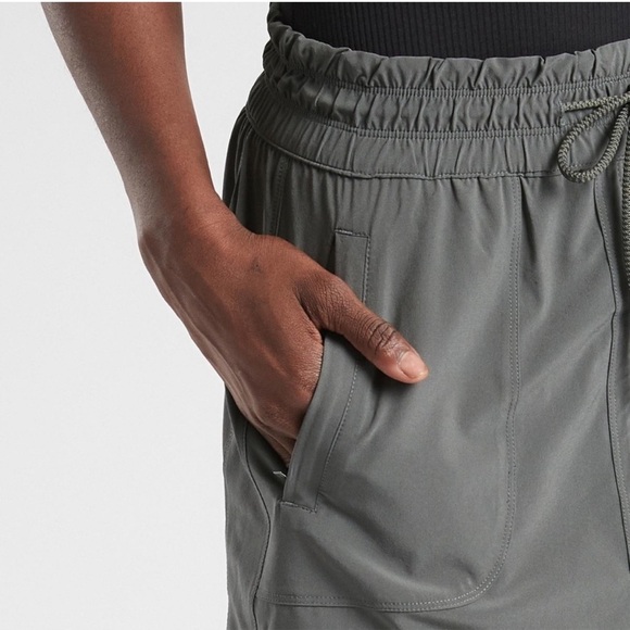 Athleta Expedition Zip Front Skort in Herb Olive - Size 6 - Picture 2 of 9